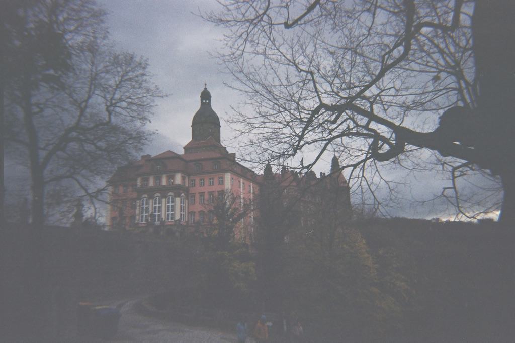 Foto del castillo de Książ con cámara analógica