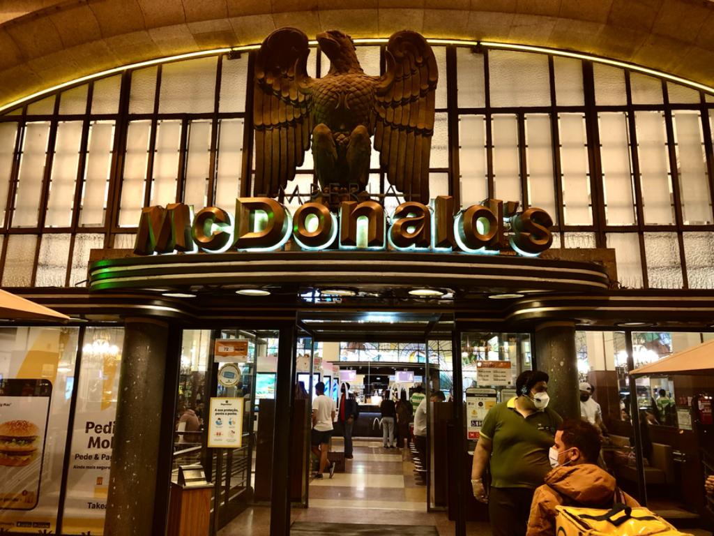 McDonalds de bronce en Oporto