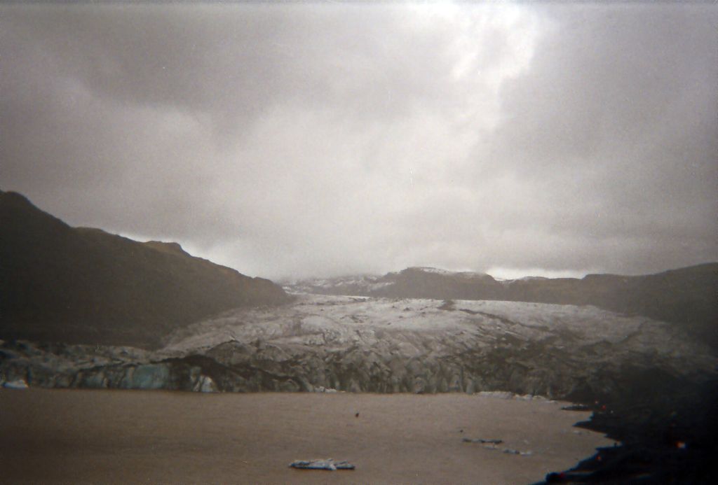 Foto con cámara analógica de u glaciar en Islandia