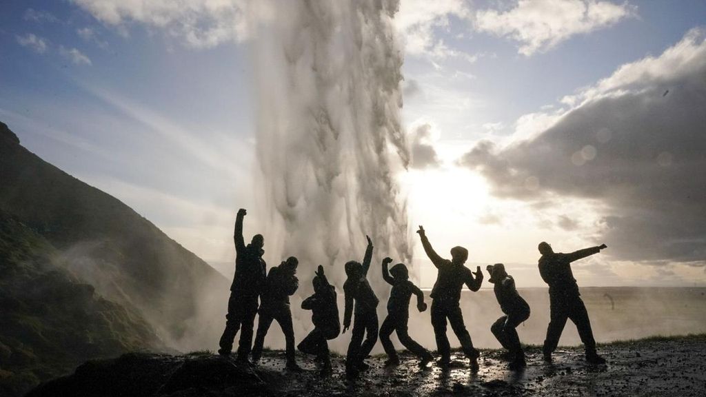 Foto a contra luz en la cascada de Seljalandsfoss
