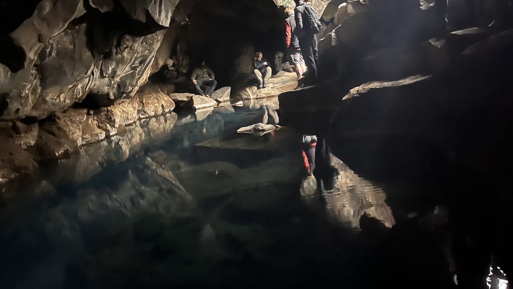 Cueva Grjótagjá en Islandia