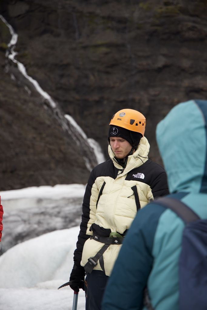 Ángel Herrera en Islandia en el glaciar Sólheimajökull