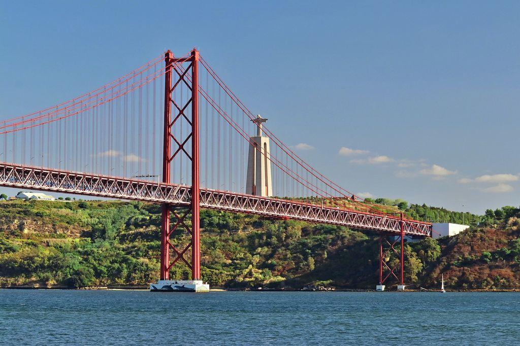 Puente 25 de Abril