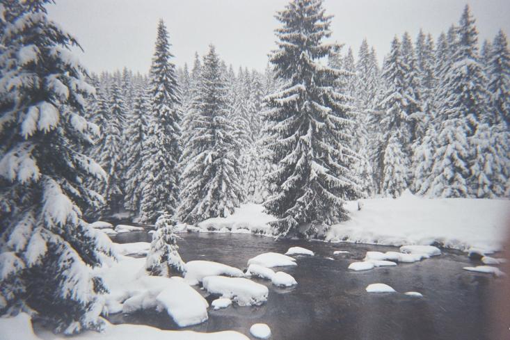 Foto de montañas de Karkonosze con cámara analógica