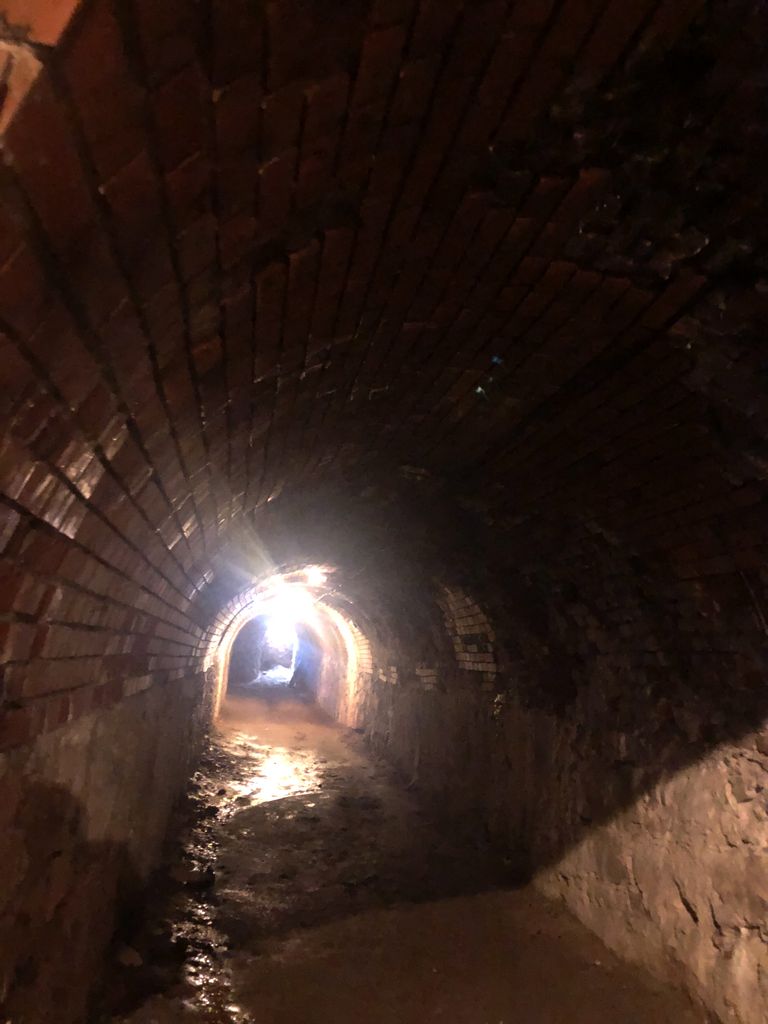 Túnel en la Fortaleza de Srebrna Gora