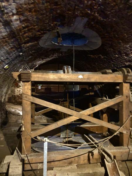 Pozo en la fortaleza de Srebrna Gora