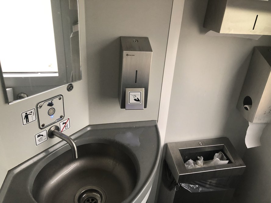 Baño de tren en Polonia