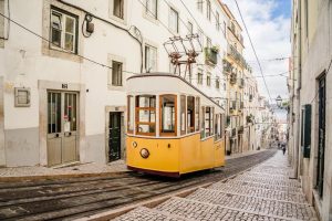 Tranvía típico en Portugal