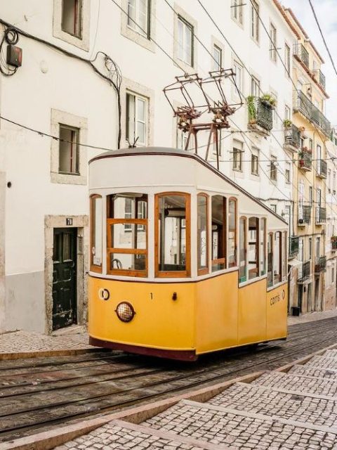 Tranvía típico en Portugal