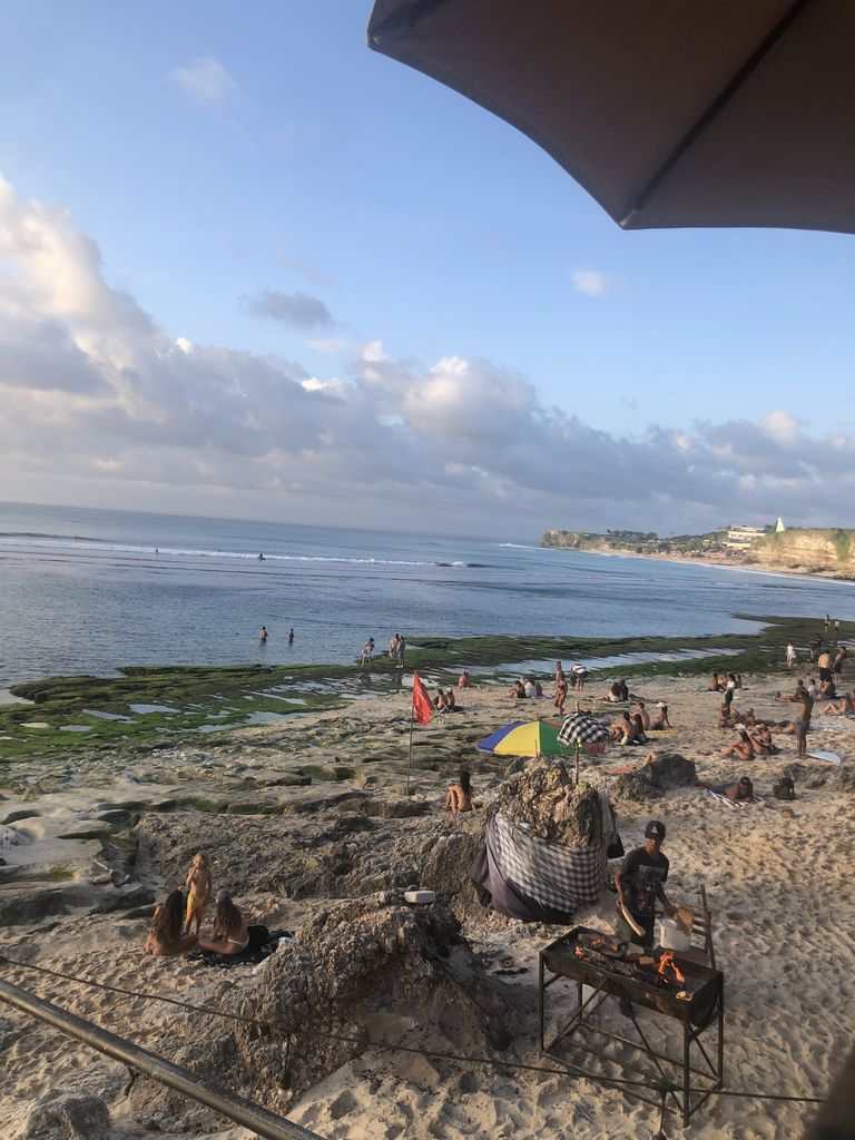 Playa de Bingin de día