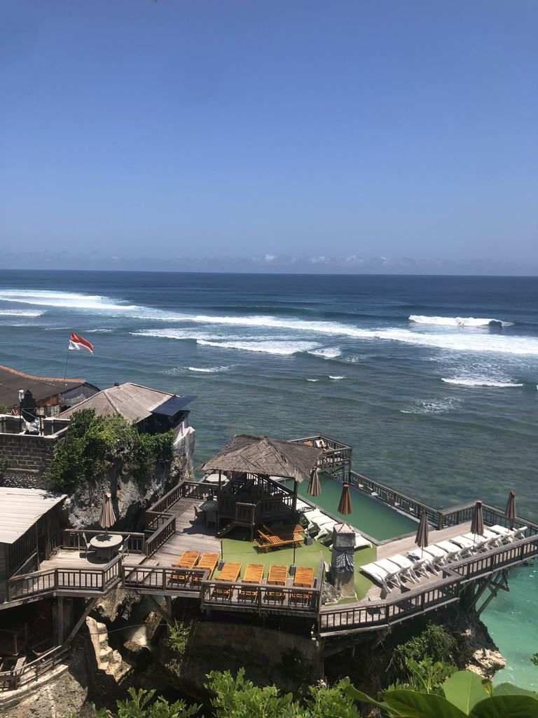Vista desde arriba de la playa de Uluwatu
