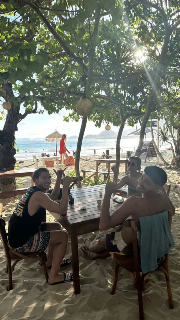 Ángel Herrera en un Warung de Selong Belanak