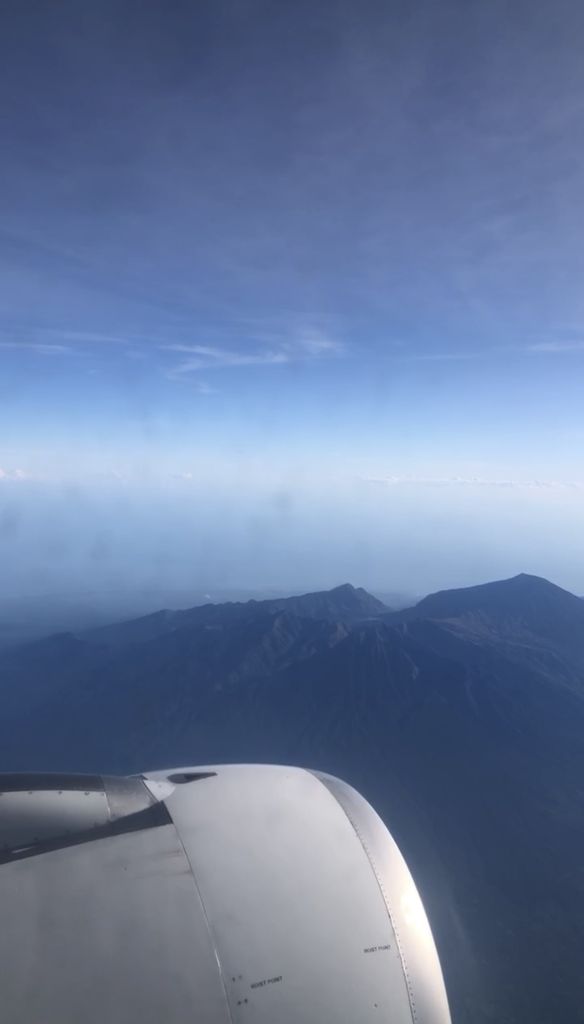 Vista de volcán de Lombok desde el avión
