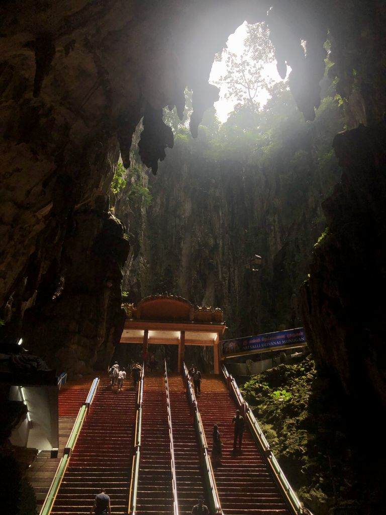 Interior de la cueva principal de las Batu Caves