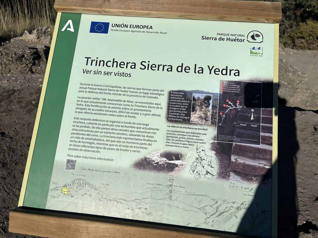 Placa de información de la Trinchera Sierra de la Yedra