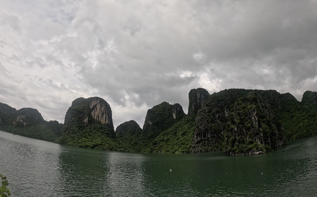 Foto con Go Pro y efecto ojo de pez en la bahía de Ha-Long