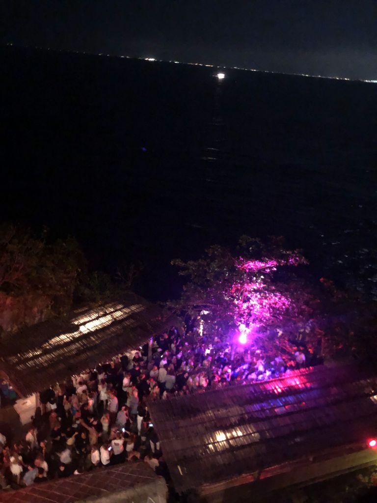 Zona de after abajo del acantilado de Ulu Cliff