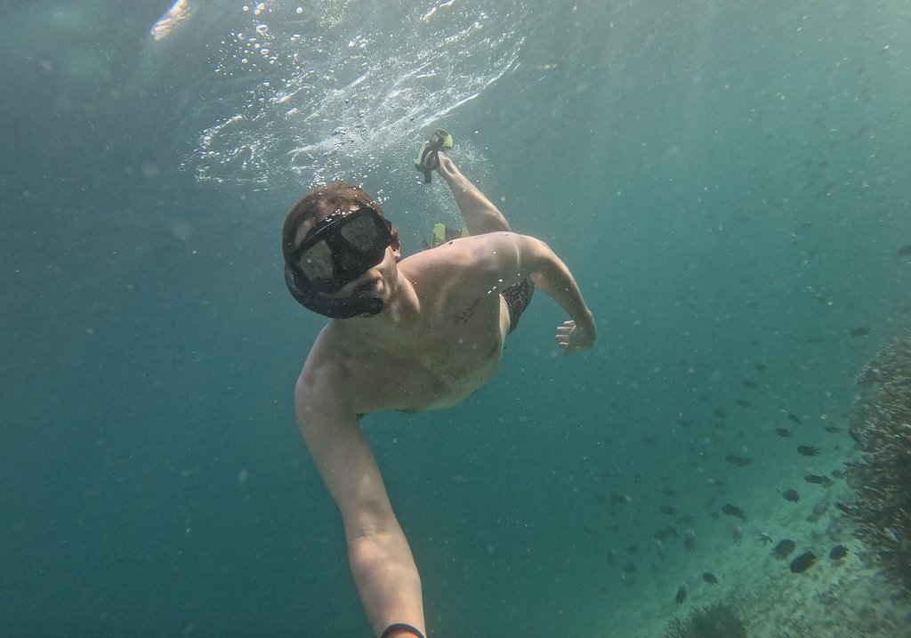 Ángel Herrera buceando en Komodo