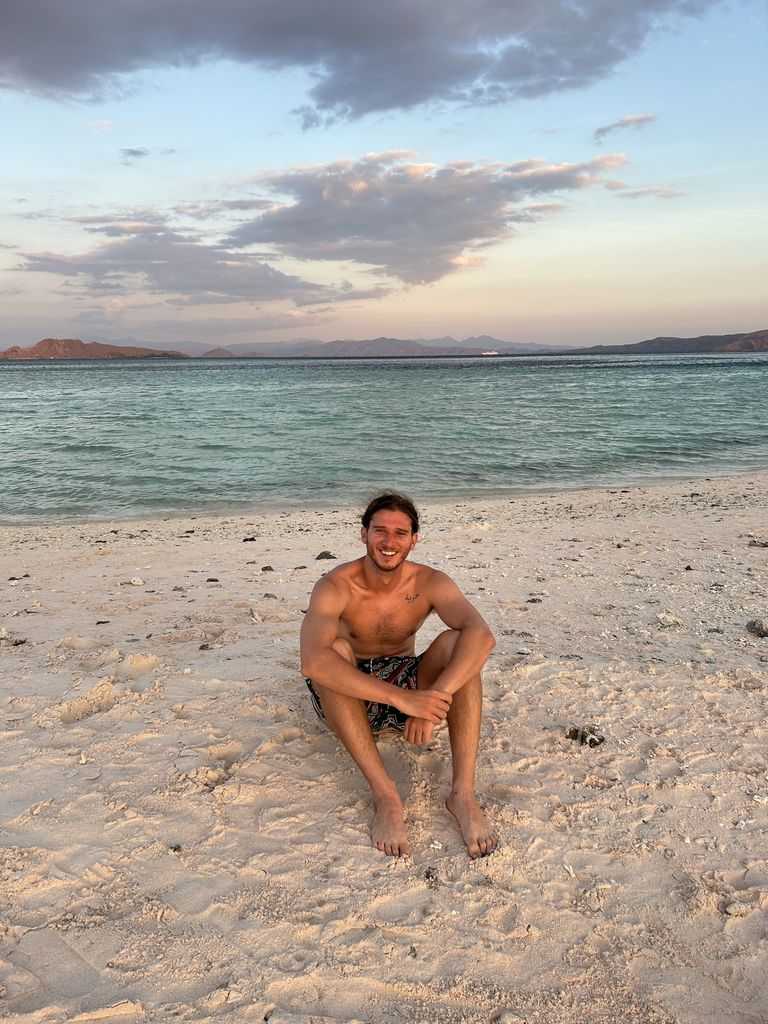 Ángel Herrera en Taka Makassar Island