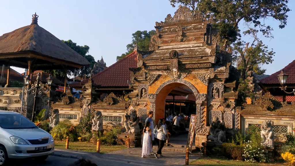 Entrada al Palacio Real en Ubud