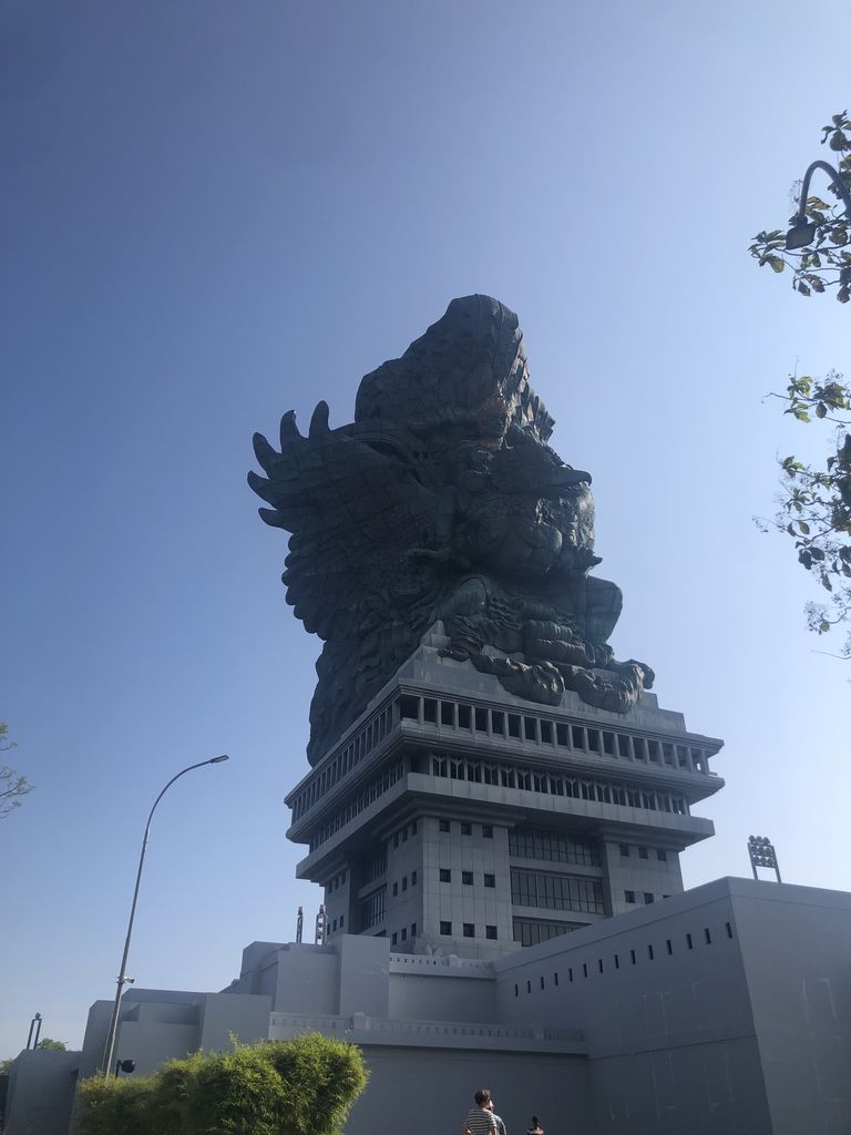 Estatua de Garuda en Uluwatu, Bali