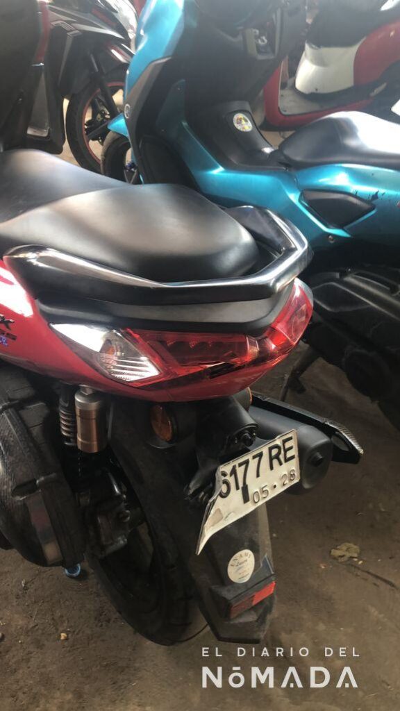 Moto dañada mientras estaba aparcada en Indoensia