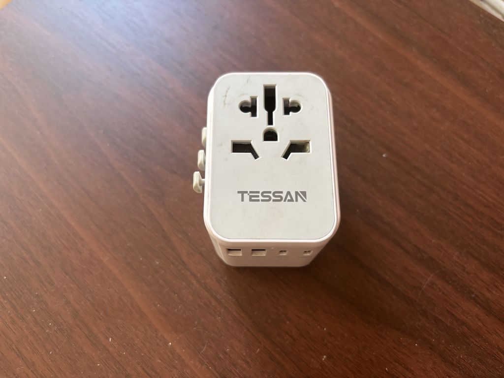 Adaptador universal para enchufe