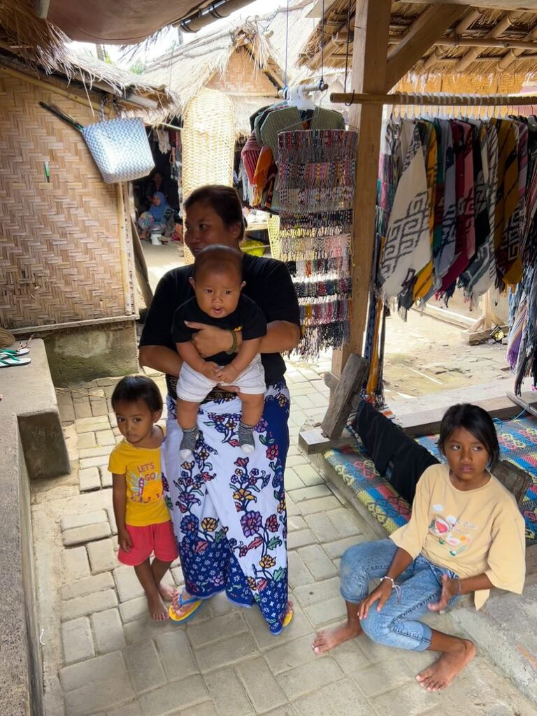 Familia en Sade Village