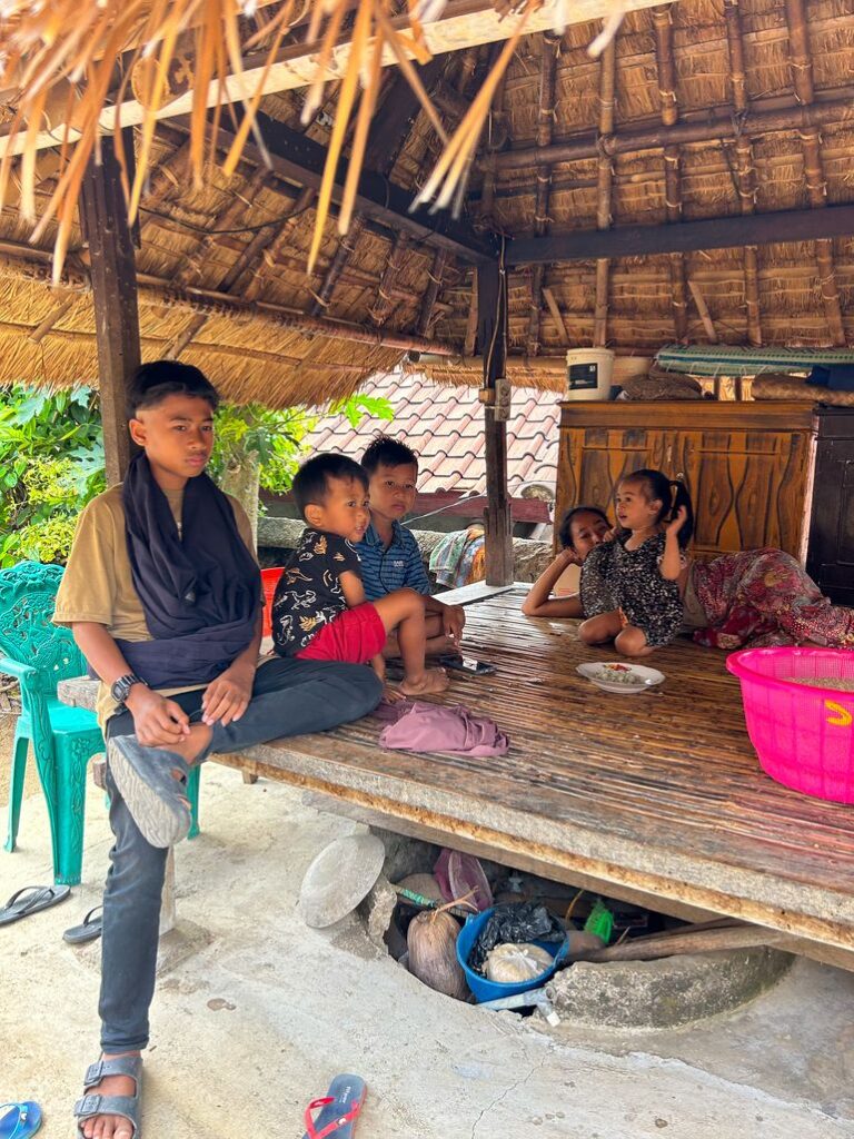 Niños en Sade Village