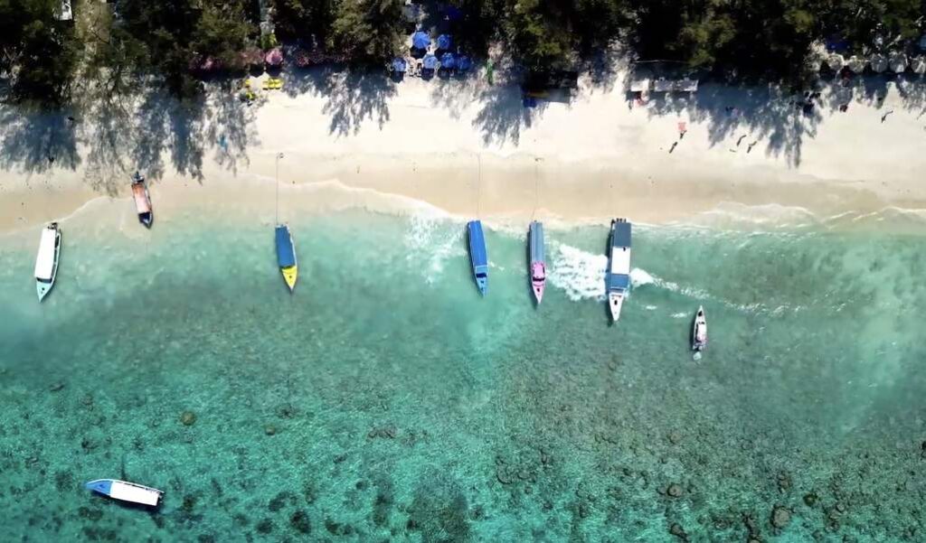 Playa a vista de dron en Gili Trawangan