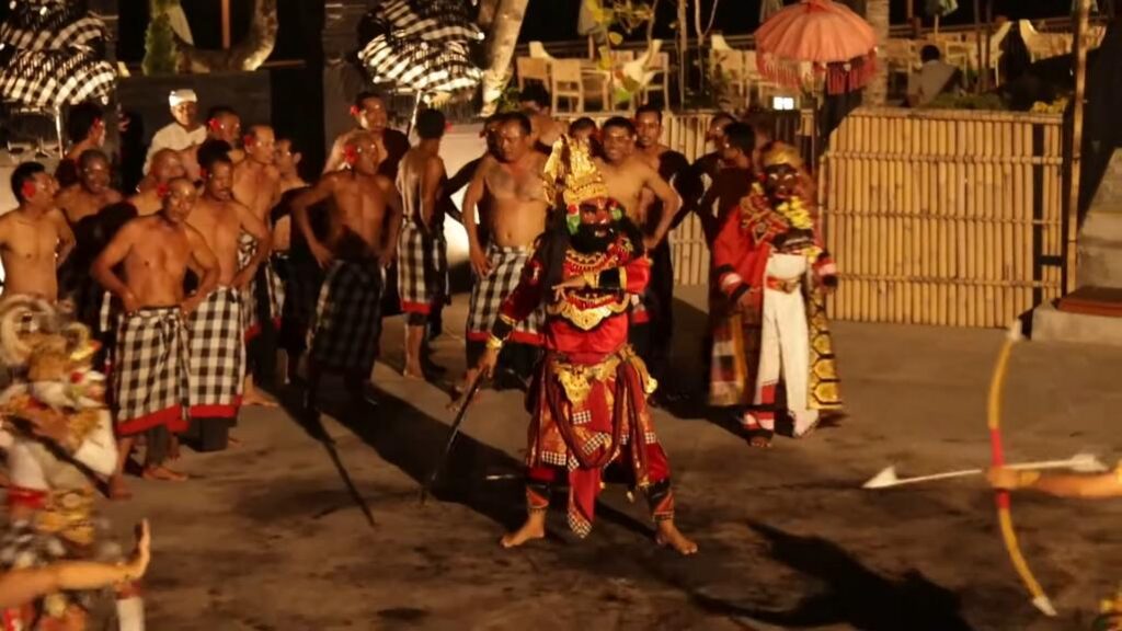 Danza Kecak en Tanah Lot