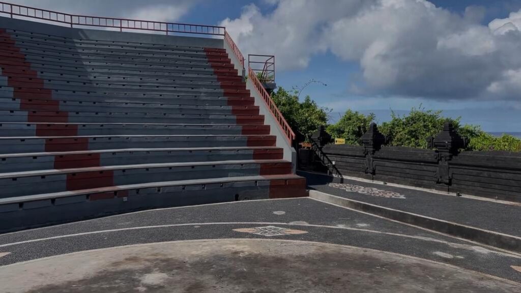 Grada para ver la Danza Kecak en el templo de Uluwatu