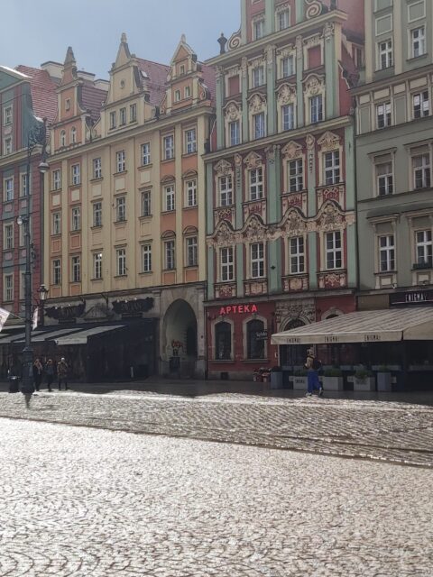 Pintorescas casas de colores en Wroclaw