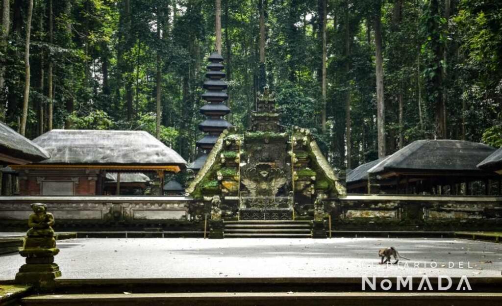 Templo durante el Nyepi, el día del Silencio