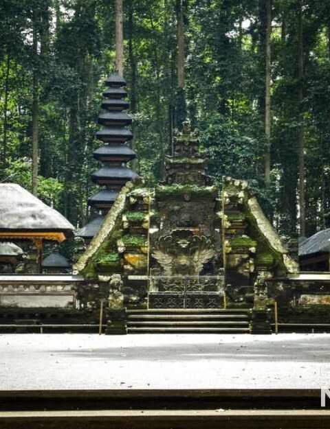 Templo durante el Nyepi, el día del Silencio