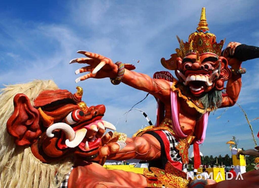 Ogoh-Ogoh antes del Neypi en Bali