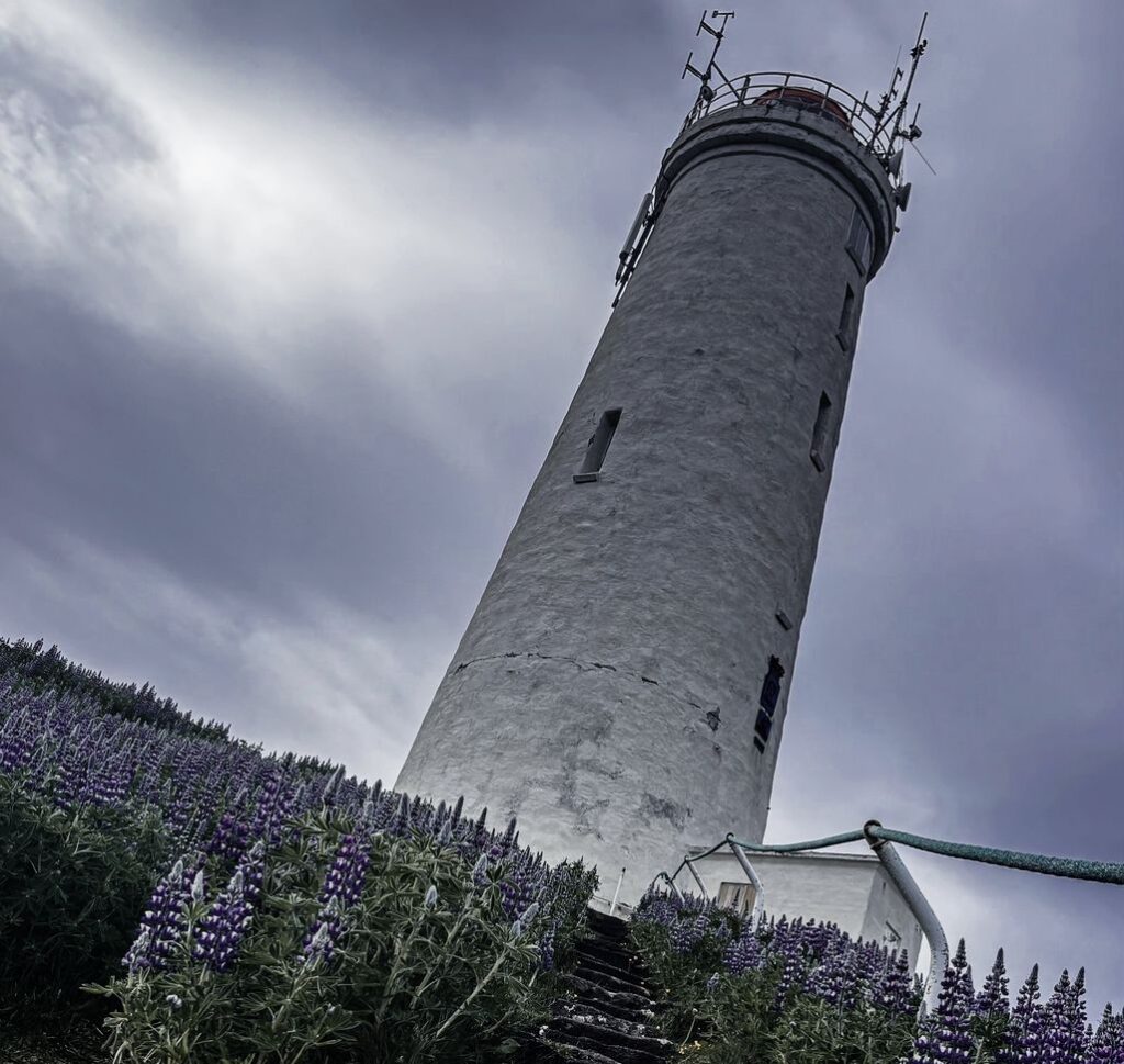 Imagen de portada faro de Reykjanesviti