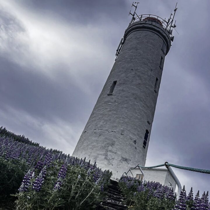 Imagen de portada faro de Reykjanesviti
